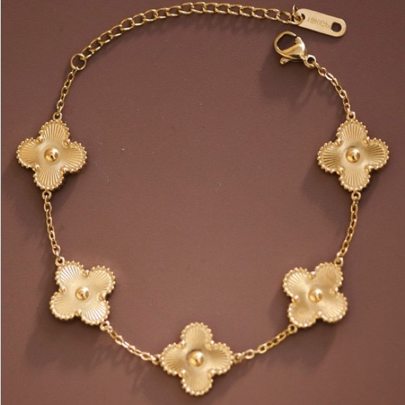 18K Gold Clover Bracelet (7700) - Picture 4 of 6